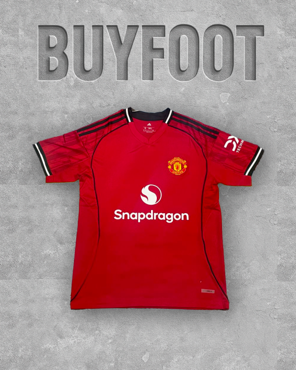 ⚪🔴 Maillot Manchester United Domicile 2025/2026 – Blanc & Rouge – Version Stadium